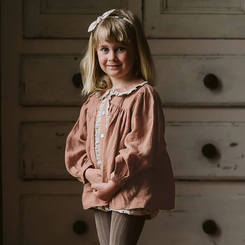 Mädchen Retro Spleißen Spitze Baumwolle Leinen Shirts Herbst Neue Revers Puppe Strickjacke Süße Und Niedliche Baby Mädchen Langarm bluse Tops – Detail 2
