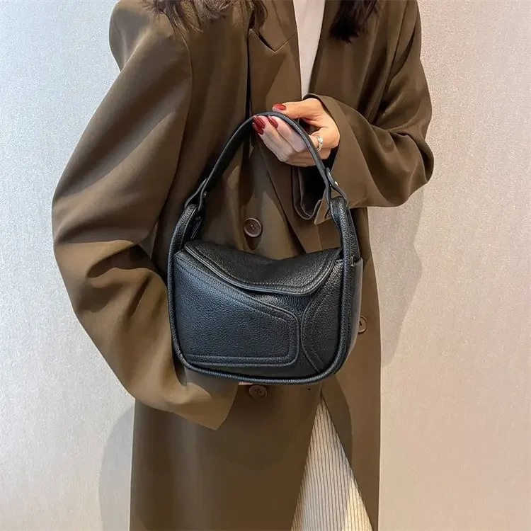 Bolsa quadrada pequena retrô feminina premium 2025, nicho portátil, versátil para deslocamento, bolsa mensageiro de ombro único