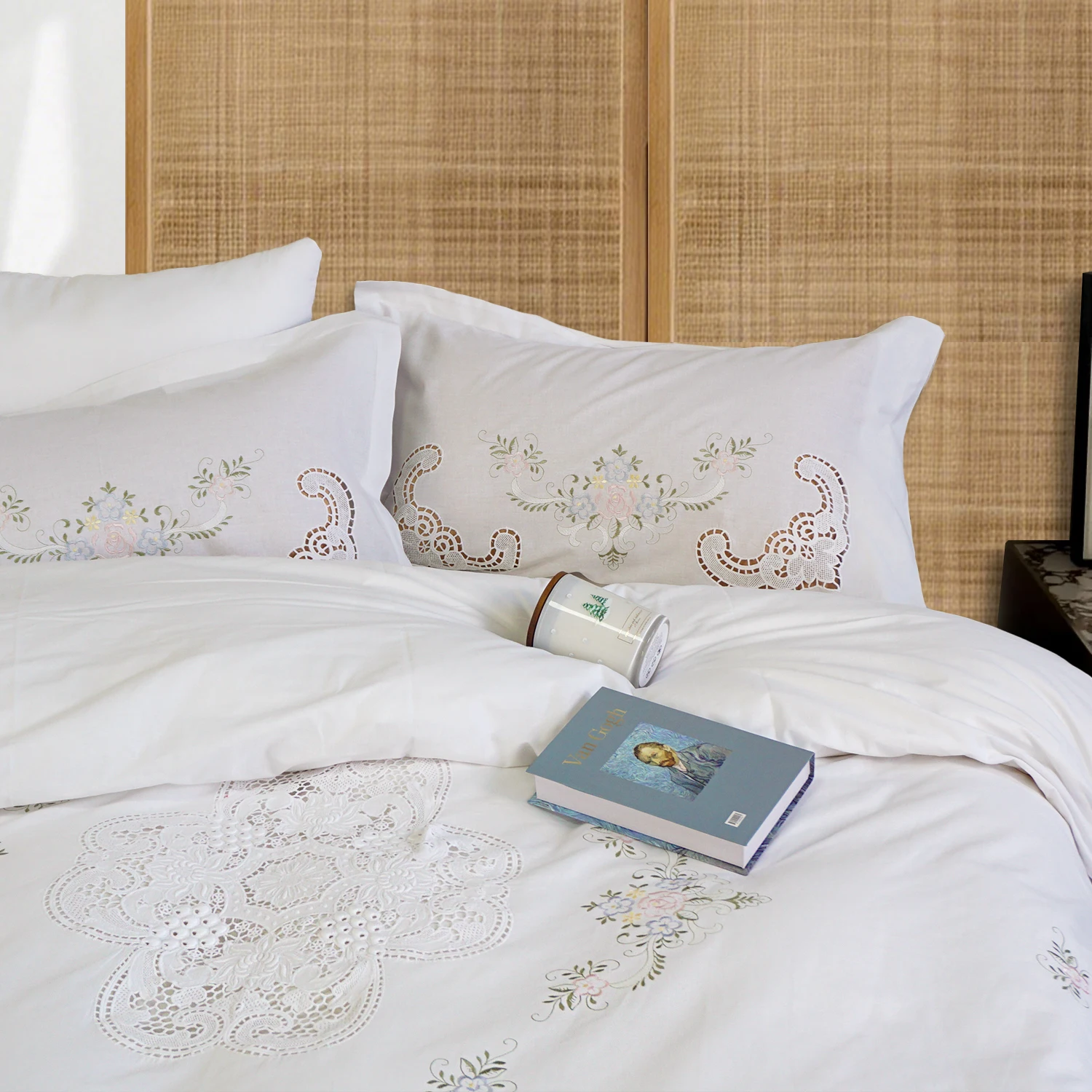 100% Cotton Bedding Set Exquisite Floral Embroidery Hollow Lace Duvet Cover Set Elegant White Bed Linen Set Duvet Cover Pillowca