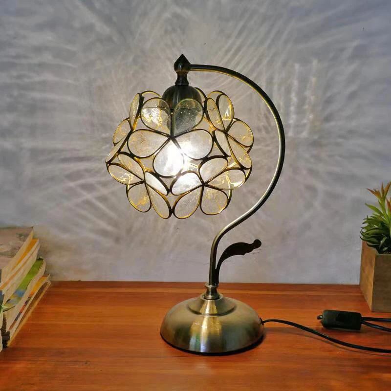 Imagem -02 - Pétala Retro Table Lamp Bedroom Bedside Lamp Eye Protection Mesa Decorativa Creative Personality Glass Light Luxo Novo