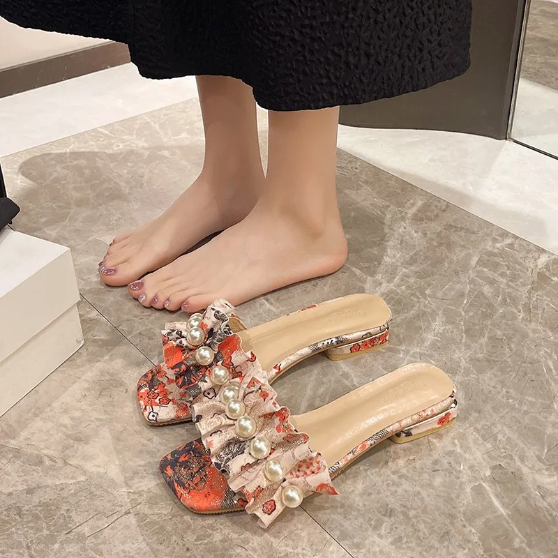 

Женские летние модные сандалии и шлепанцы на плоской подошве с жемчужным декором, новые модели для прогулок.