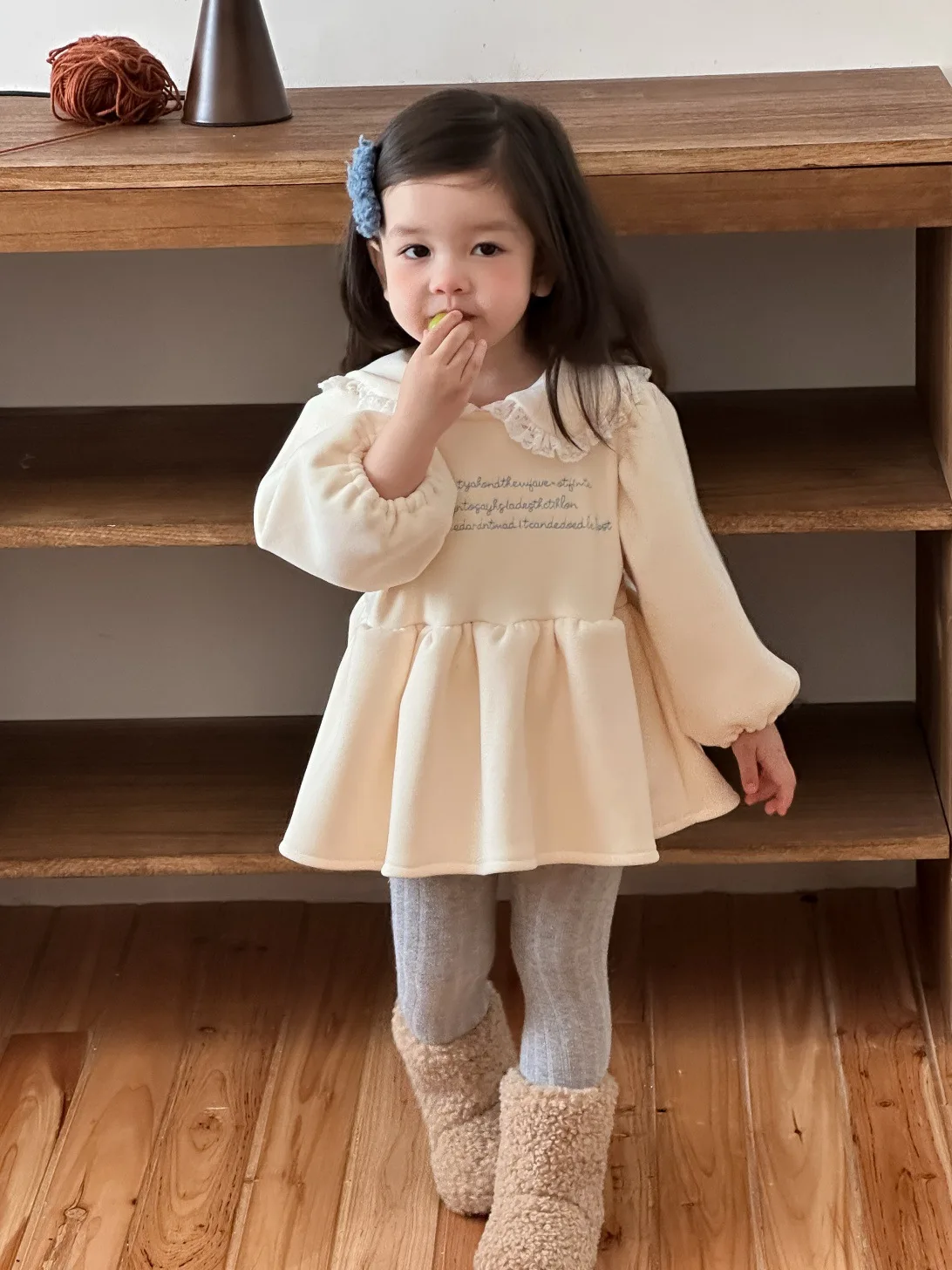 Gaun Bayi Perempuan Musim Dingin 2025, Gaun Manis Berenda dengan Kerah, Gaun Bayi Balita Lengan Panjang dengan Motif Huruf, Gaun Putri Bayi Perempuan Tebal dan Hangat