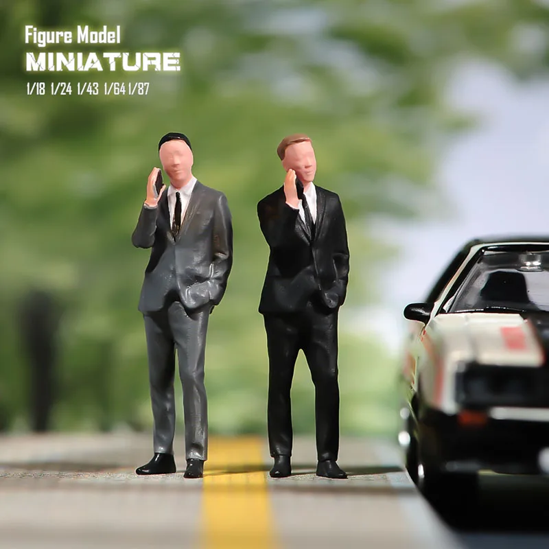 Miniatures 1/18 1/24 1/64 1/43 1/87 Men in Suits Make A Call Diorama Street Scene Sand Table Photography Prop Model Toy for Cars