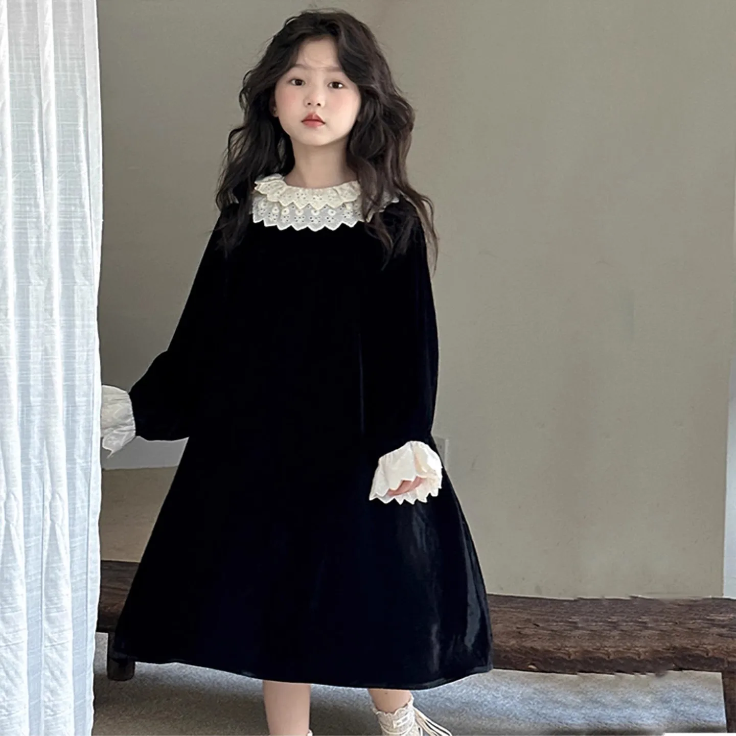 

Childrens Velvet Dress Western Style Lace Edge Korean Version French Black Corduroy Flannel Lined Winter Dress for Teens Girls