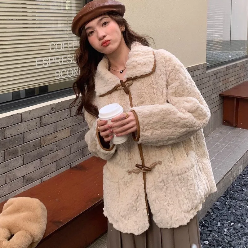 

Women Horn Button Lamb Wool Coat Female Fashion Fur Integrated Loose Fur Outwear Casual Thicken Soft Glutinous Plush Outcoat