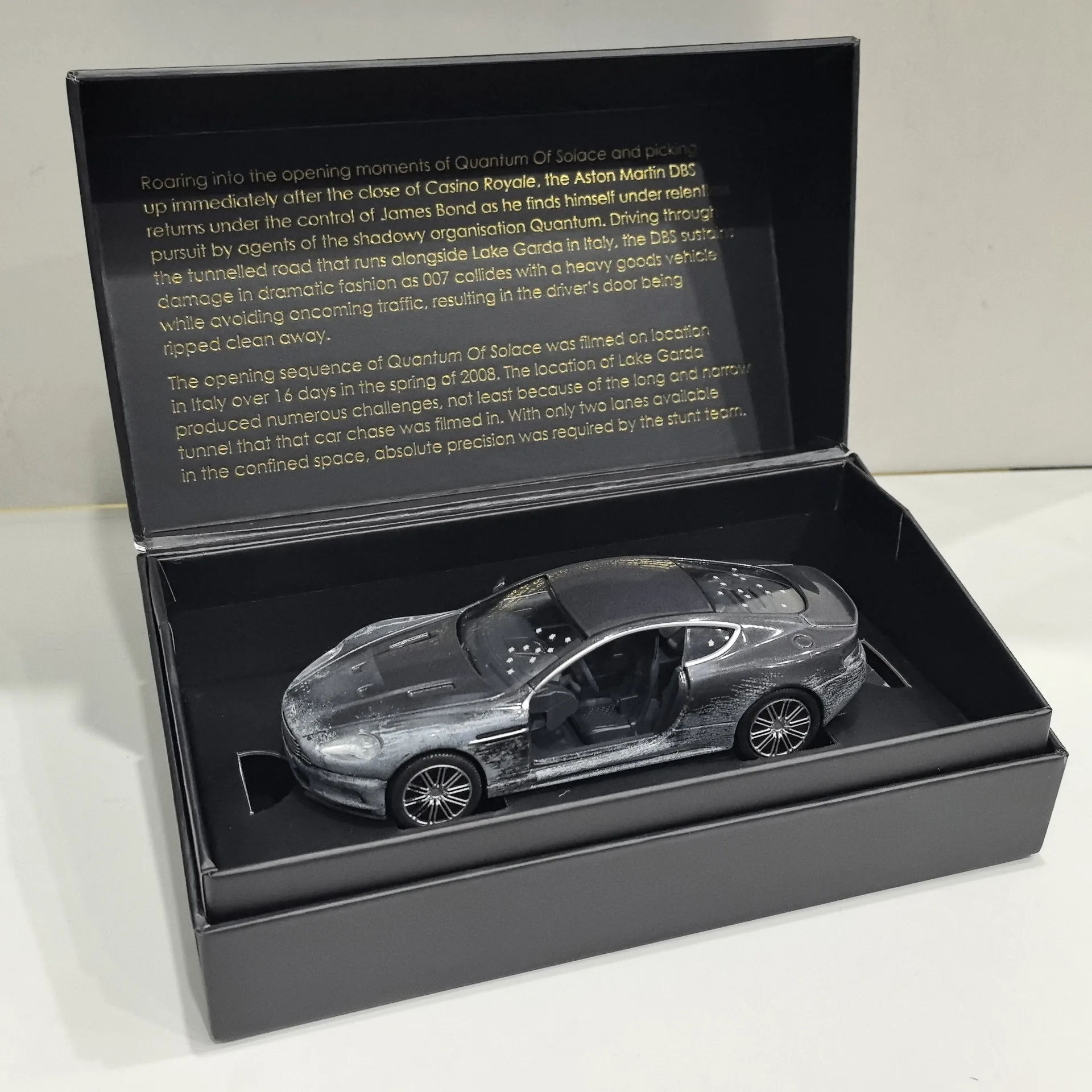 

Diecast CORGI Paparazzo 1/36 Scale 007 Limited Edition ASTON MARTIN DBS Alloy Car Model Collectible Toy Gift Souvenir Display