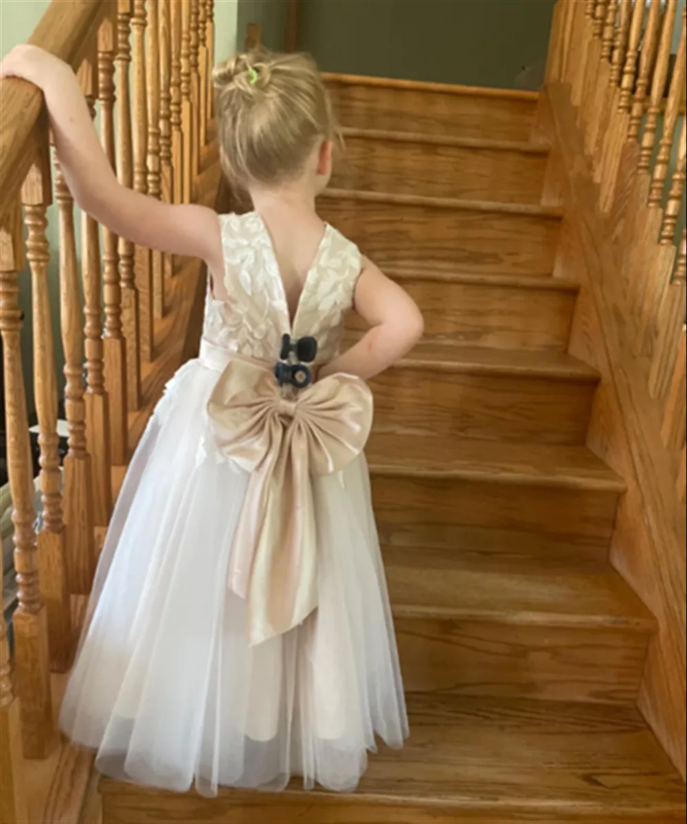 

Customized Flower Girl Dress Sleeveless Appliques With Bow Belt For Wedding Princess Birthday Party Girls Holy Communion Gown