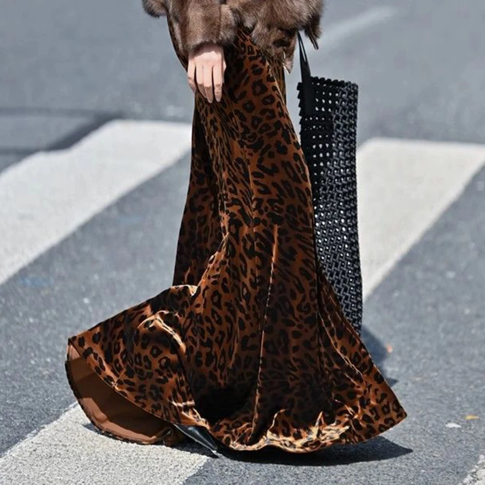 2025 autumn design sense leopard print golden velvet thin super pendulum skirt mopping floor lengthening fishtail skirt