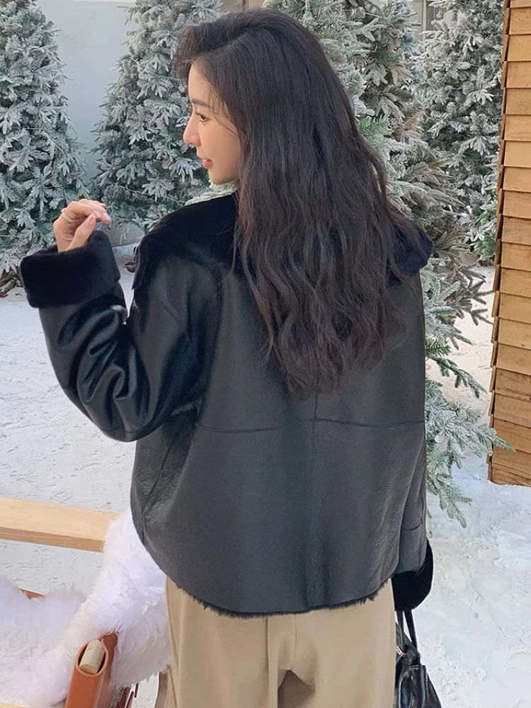 High-end Luxury Merino Sheep Fur Winter Jackets for Women High-end Simple Navy Neck Design Short Genuine Leather Lambswool Coat