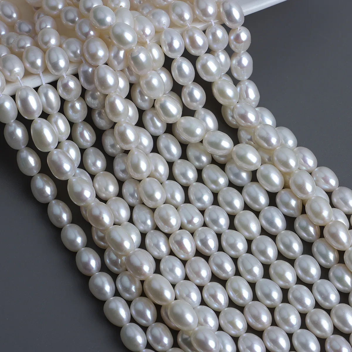 

Natural Freshwater Pearls, Strong Light Seedless 8-9mm Rice Beads, Beaded DIY Mother Chain Bracelet Work in Progress Beads