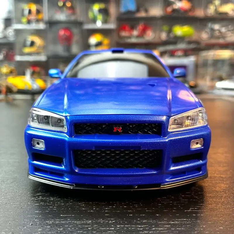 1: 16 Nissan GTR car model, tissue box decoration, ABS plastic material, excellent quality, blue classic