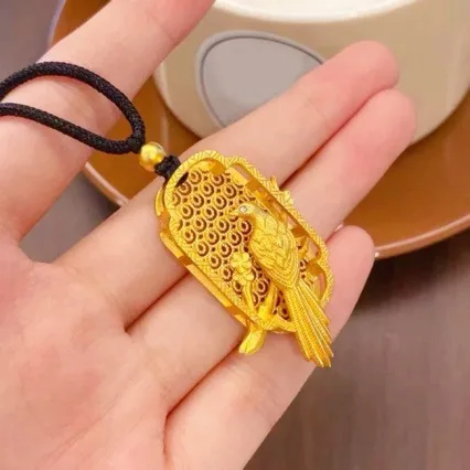 

Women's 24K Gold AU999 Hollow Filigree "Magpie on Branch" Window Pendant | Vine-wrapped with shell inlay, fresh for casual looks