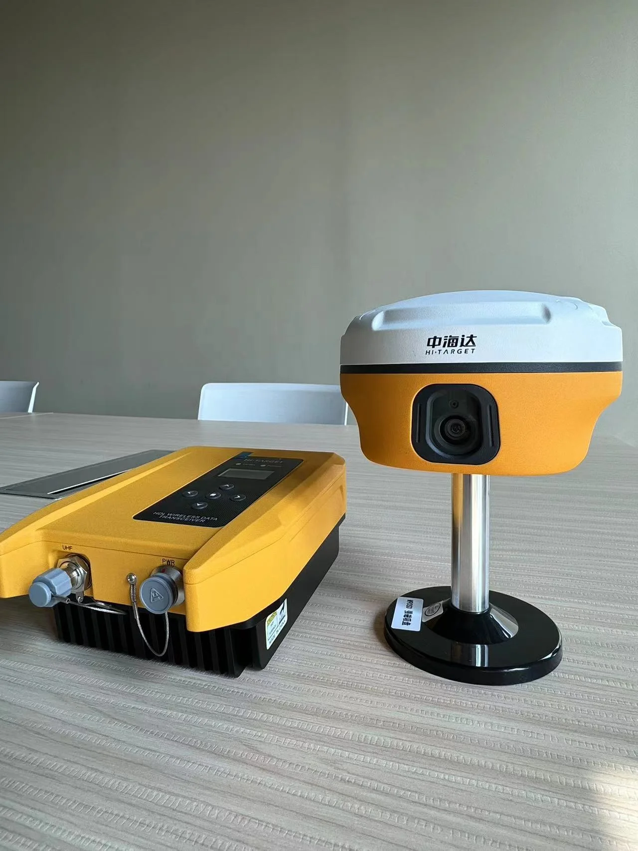 

GNSS RTK-приемник Hi-target V5/VRTK2/VRTK с лучшей ценой для высокоточной геодезической съемки и точного позиционирования.