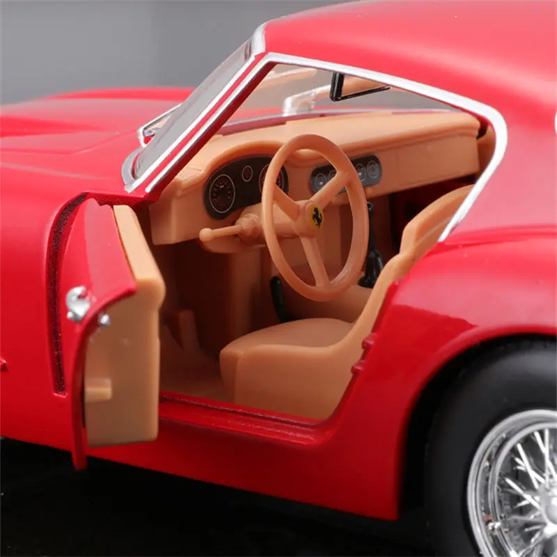 1:24 Ferrari 250 GT Berlinetta Passo Corto Alloy Sports Car Model