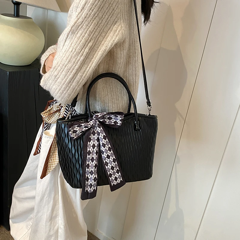 

Large Capacity Women's Shoulder Bags Faux Leather Handbags Crossbody Purse with Zipper Pocket for Work Office College Daily Use