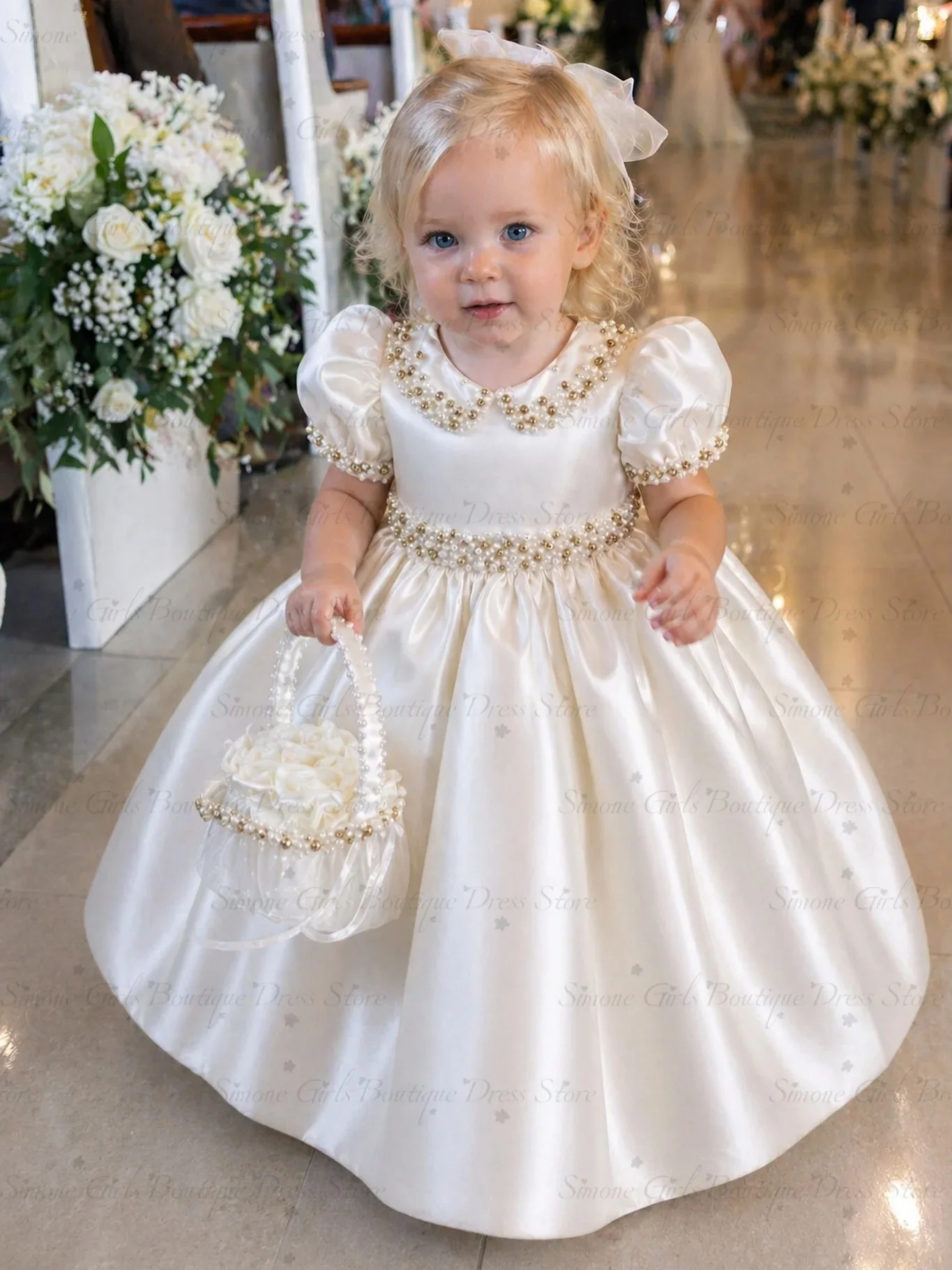 Großhandel: Weißes Satin-Blumenmädchenkleid für Hochzeiten, Puffärmel, Perlenstickerei, Kindergeburtstag, Erstkommunion, Ballkleider, nach Maß – Detail 1