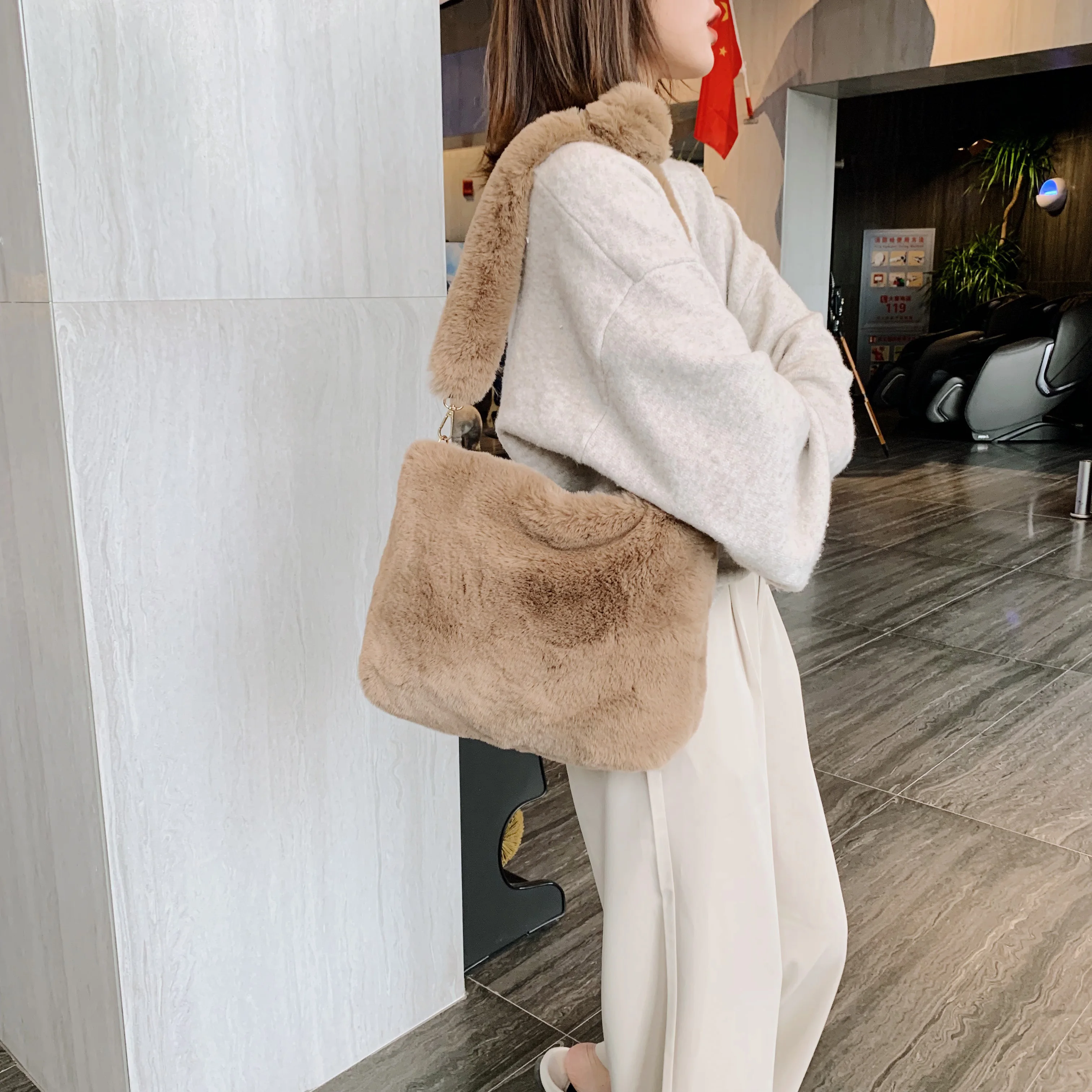 Winter soft warm fur bag Designer Women\'s Plush Shoulder Bags Large Capacity Messenger bag Hobo Handbag