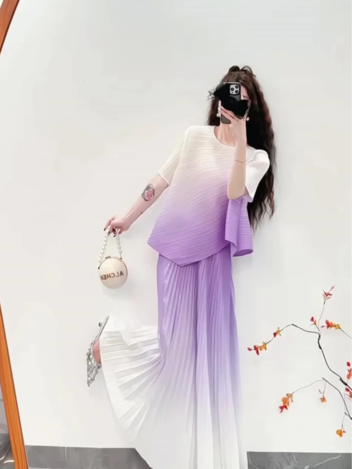 

Chic Gradient round Neck Short Sleeve Women's Skirt Set Three-dimensional Pleats High Waist A-Line Silhouette Summer Fashion