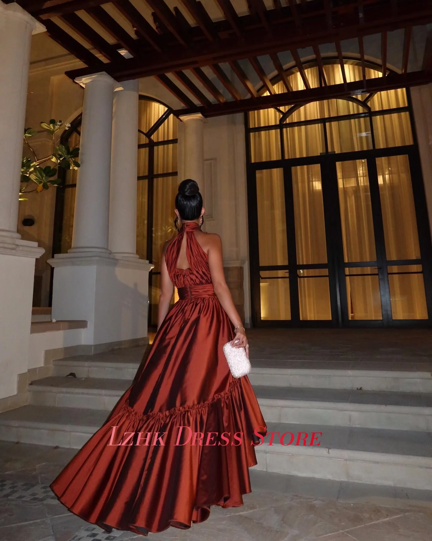 Personalizado sexy cetim a linha vestido de noite temperamento sem mangas halter até o chão فسات intelliات tamanho personalizado