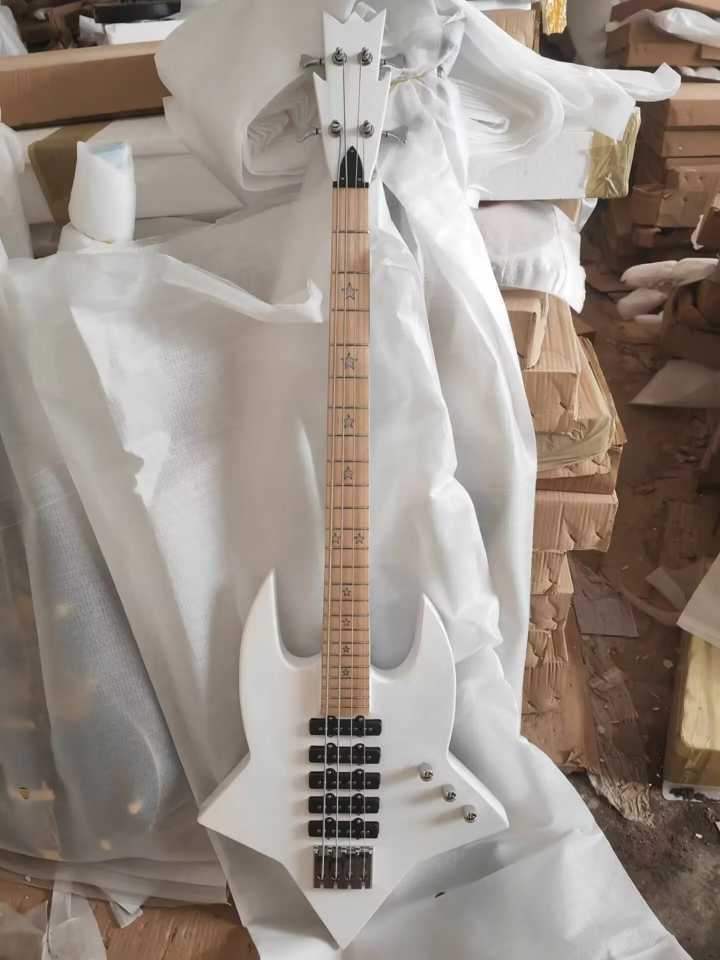 Custom White 4 String Electric Bass Guitar Set Neck Body 24 Frets 5 Piece Pickups Maple Star Inlays Fretboard China Bass