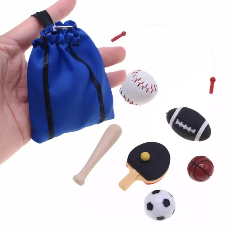 Juego de pelota en miniatura para casa de muñecas, equipo deportivo, Mini simulación de baloncesto, fútbol, Rugby, cuerda para saltar, escena deportiva, juguete de decoración, 1 Juego