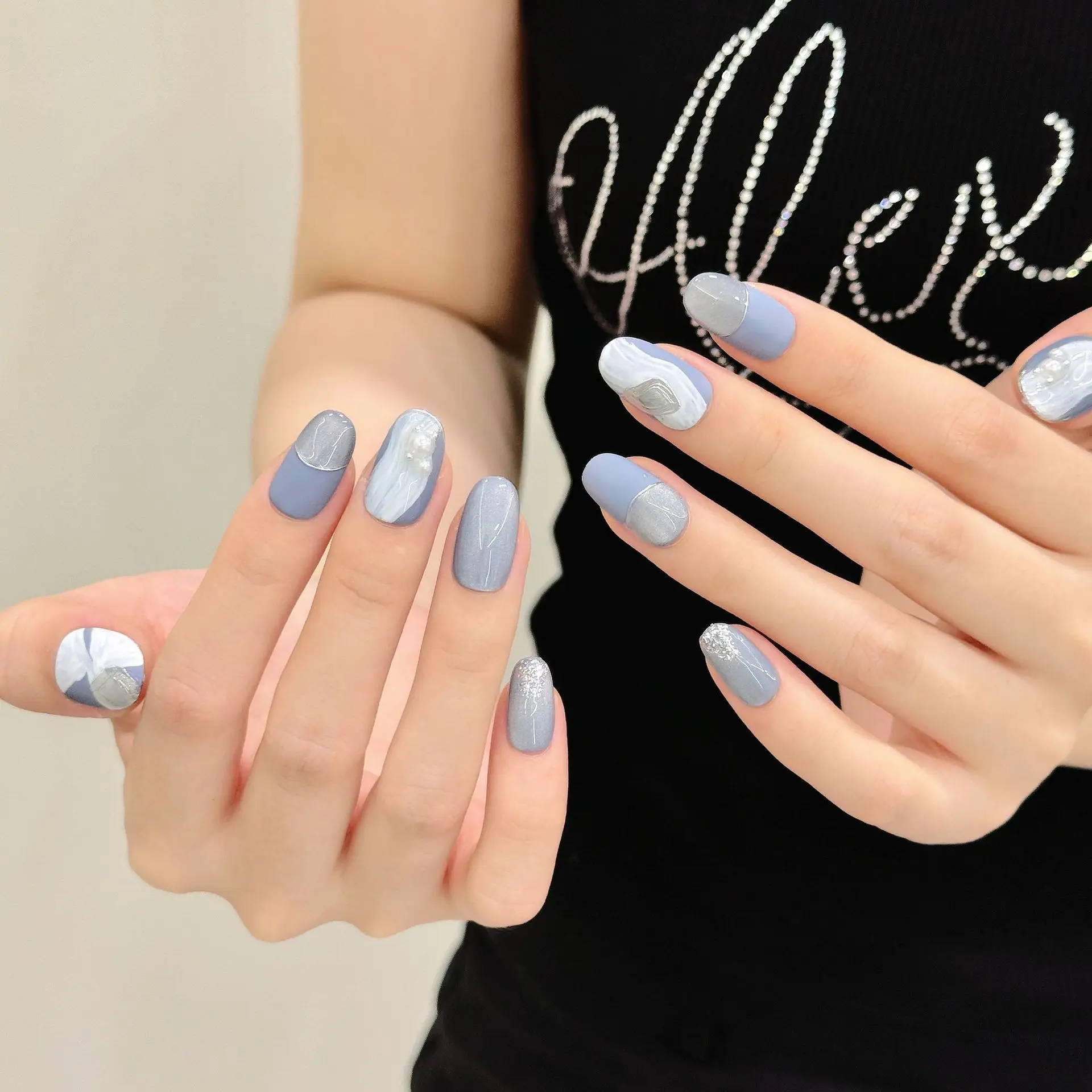 10개 수제 프랑스 숏 프레스온 네일, 반짝이는 블루 캣아이 펄 프로스티드 디자인 가짜 네일, 착용 가능한 네일 아트 팁 (여성용)