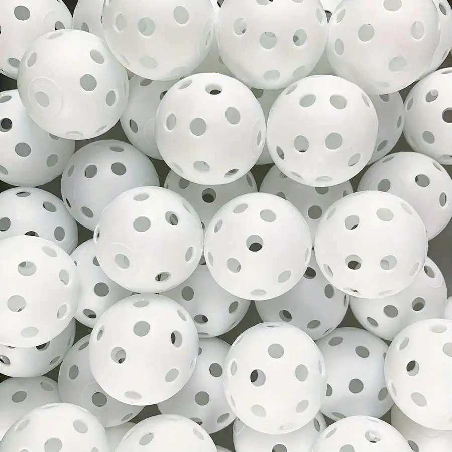 

High visibility white PE golf balls are easy to clean and durable in use. Lightweight practical design fits indoor and outdoor scenes perfectly, ideal training supplies for daily golf practice and beginner sports exercise easily