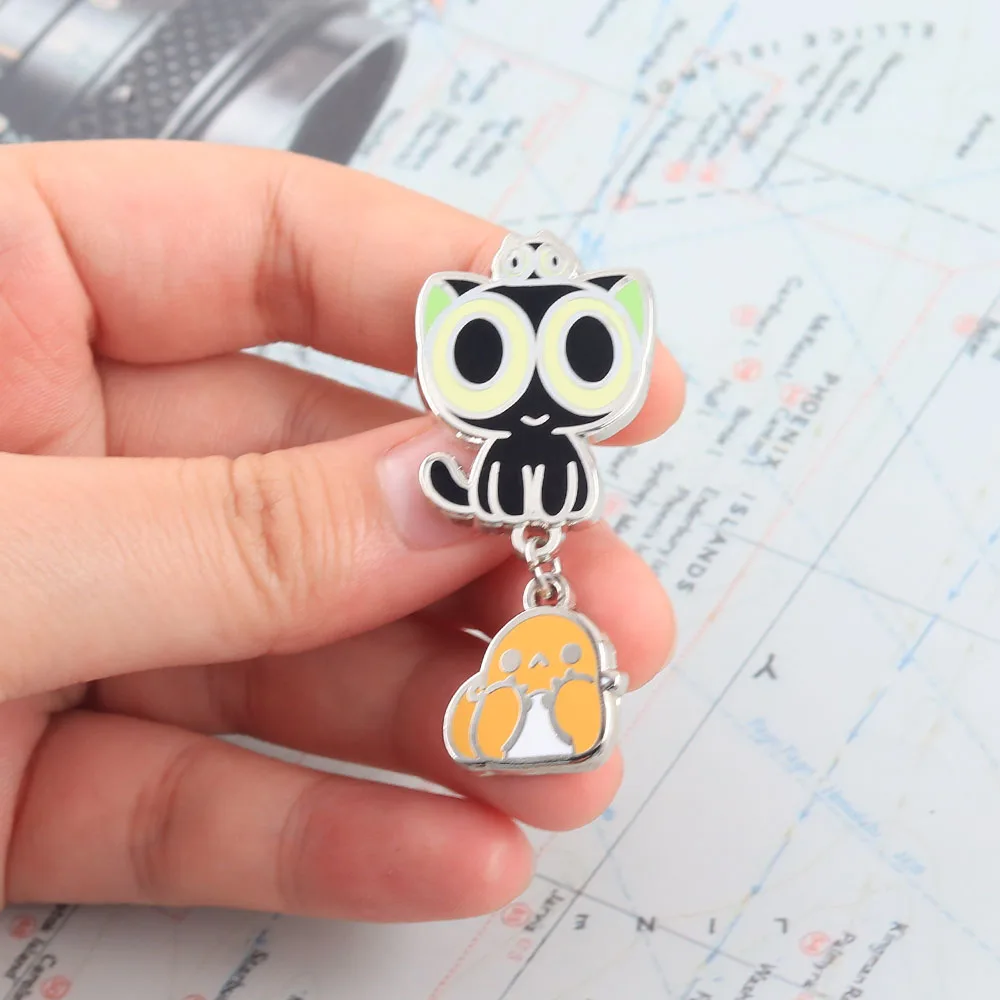 Niedliche Luo Xiaohei BiDiu Emaille-Pin, Schwarze Katze und Gelbes Küken Brosche, Cartoon-Anime-Charakter-Abzeichen für Rucksäcke, Kleidung, Geschenk für Fans – Detail 8