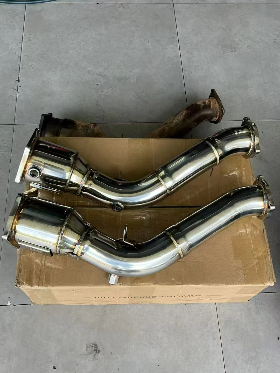 نظام عادم أنبوب سفلي خلفي من الفولاذ المقاوم للصدأ 304 مخصص للمركبات 958.1 3.0T/4.8/4.8T