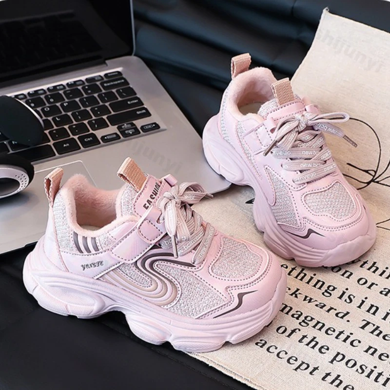 

Autumn Girls' Sneakers 2025 New Thicken Plush Soft Sole Lightweight Children Cotton Shoes Outdoor Non Slip Comfort Running Shoes