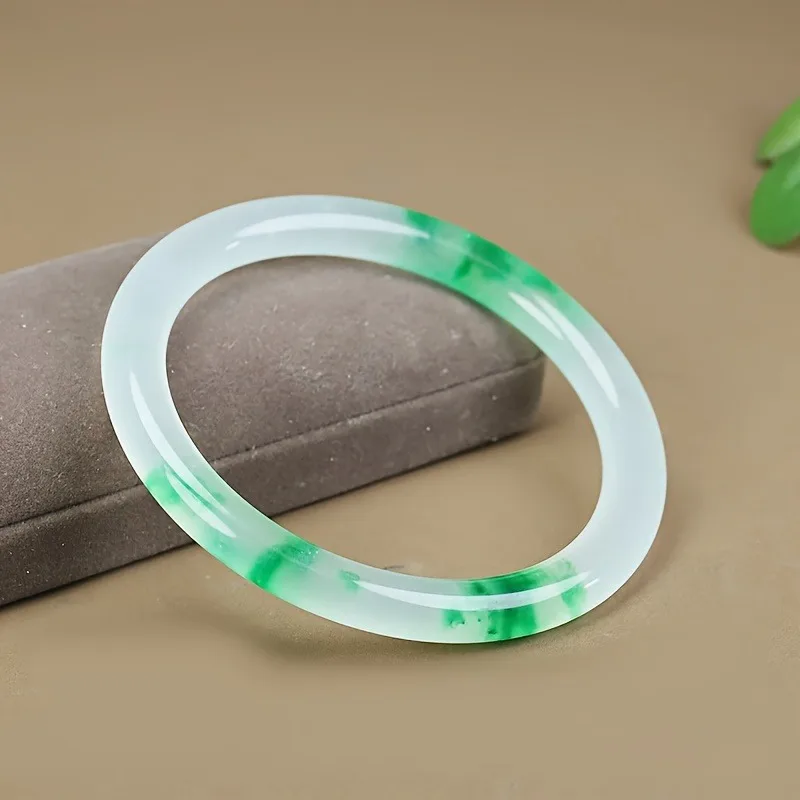 

Новый браслет из ледяного кварцита с нефритовыми цветами