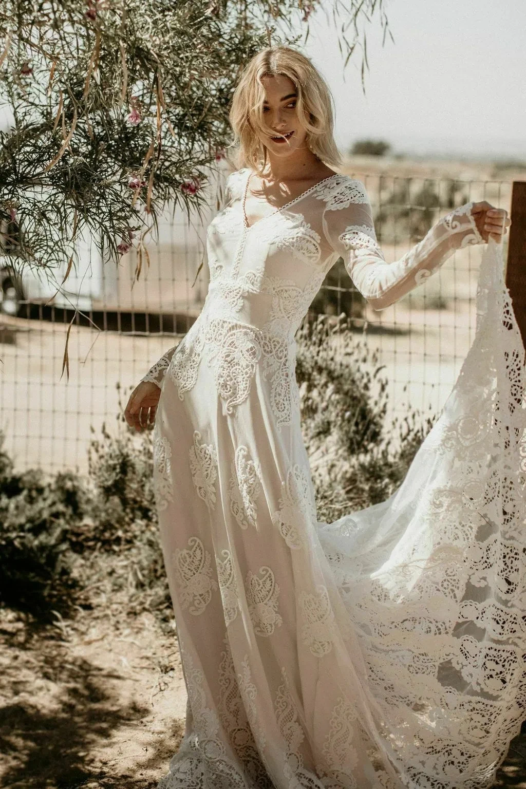 Gaun pernikahan Boho gaun pengantin Bohemian renda Tulle lengan panjang leher-v A-line gaun pengantin gaun pengantin