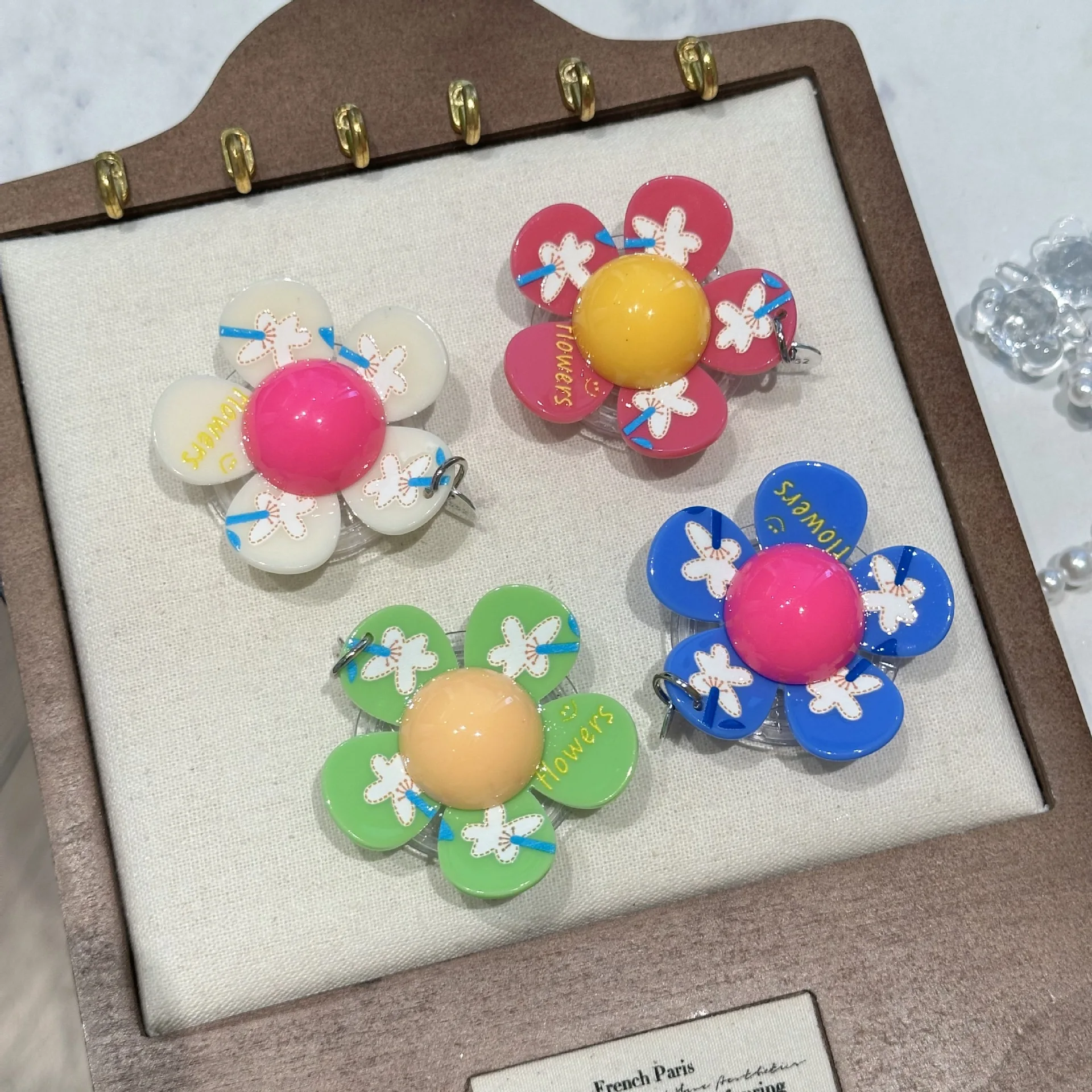

Dopamine Contrasting Color Graffiti Flower Mobile Phone Holder Desktop Lazy Drama Chasing Artifact Airbag Paste Portable Support