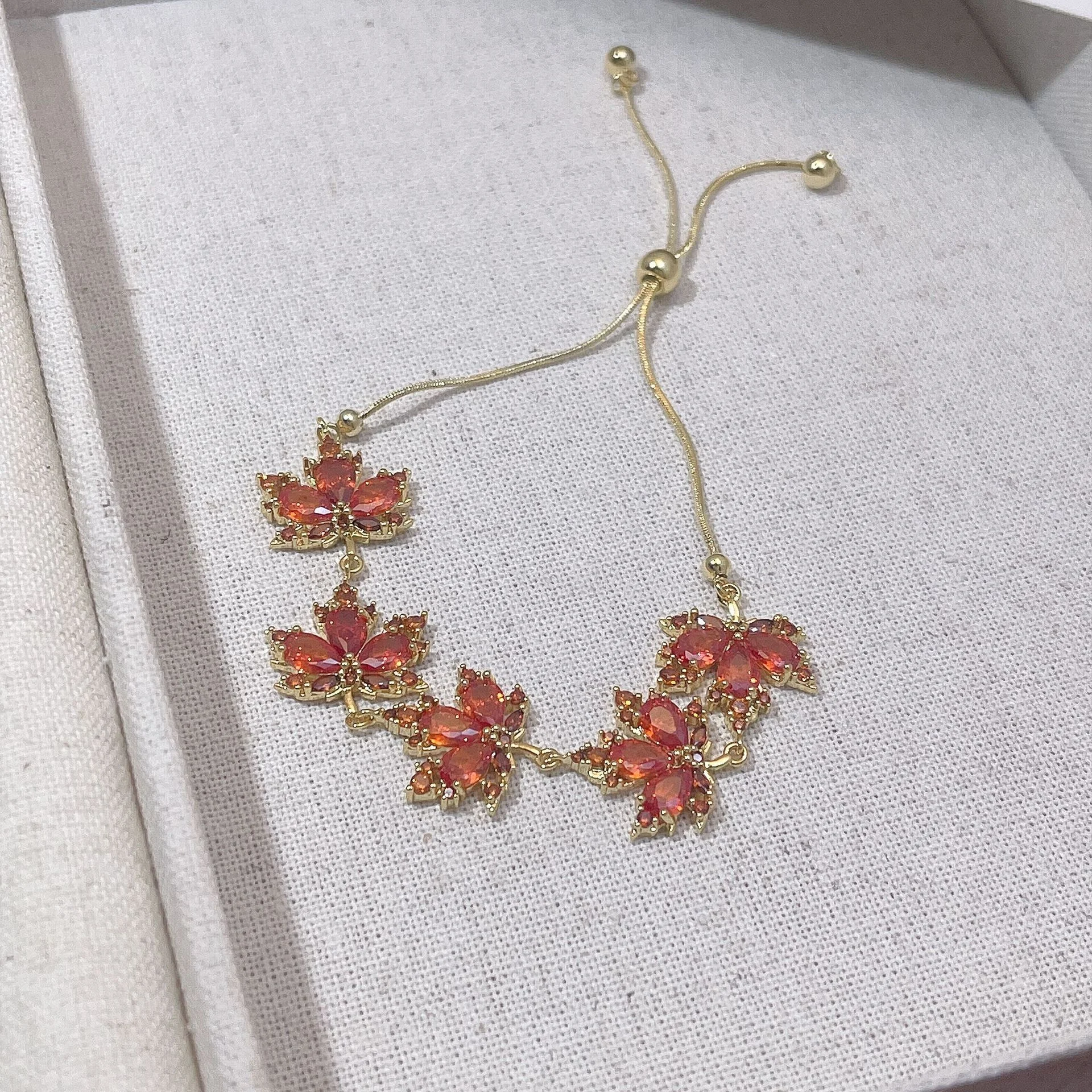 Luxus Rot Zirkon Maple Leaf Schmuck-Set für Frauen Koreanischen Stil Ohrringe Armband Halskette Schlüsselbein Kette Party Zubehör