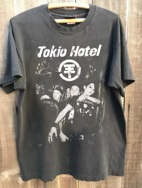 Vintage Tokio Hotel Signatures, Vintage Music short sleeve charcoal shirt KV2769 Funny T-Shirt For Men Men's Cropped Funny