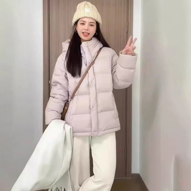 เสื้อแจ็คเก็ตบุผ้าฝ้ายสำหรับเด็กผู้หญิง แบบหนา สำหรับฤดูใบไม้ร่วงและฤดูหนาว  แบบมีฮู้ด สไตล์เกาหลี  แบบสั้น  สำหรับนักเรียนหญิง  เสื้อแจ็คเก็ตพัฟเฟอร์  ให้ความอบอุ่น
