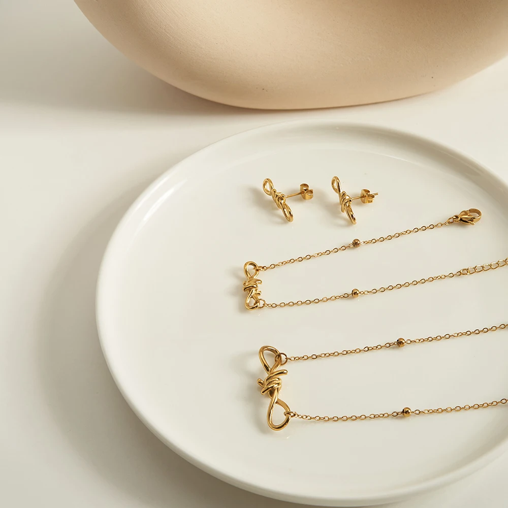 ENFASHION Collar Plant Thorns Pendant Necklace For Women's Stainless steel 18K Plated Gold Fashion Simple Dating Jewelry P243471