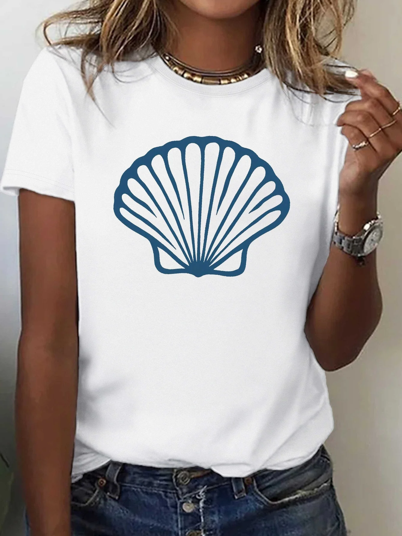 Camiseta suave para elendo a dne para mujerTop blanco con patron de concha azul marinotraje غير رسمي de verano cuello redondo
