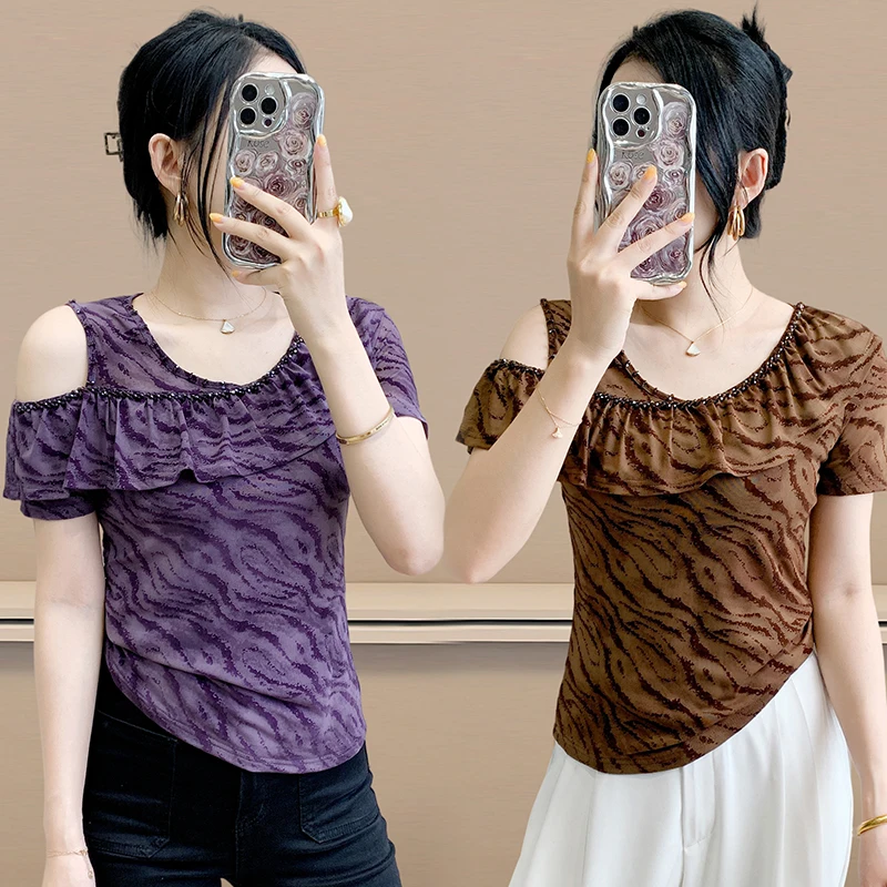 Letnia damska koszulka z odkrytymi ramionami i kołnierzykiem z falbanami Eleganckie, dopasowane, wszechstronne topy stylizacyjne