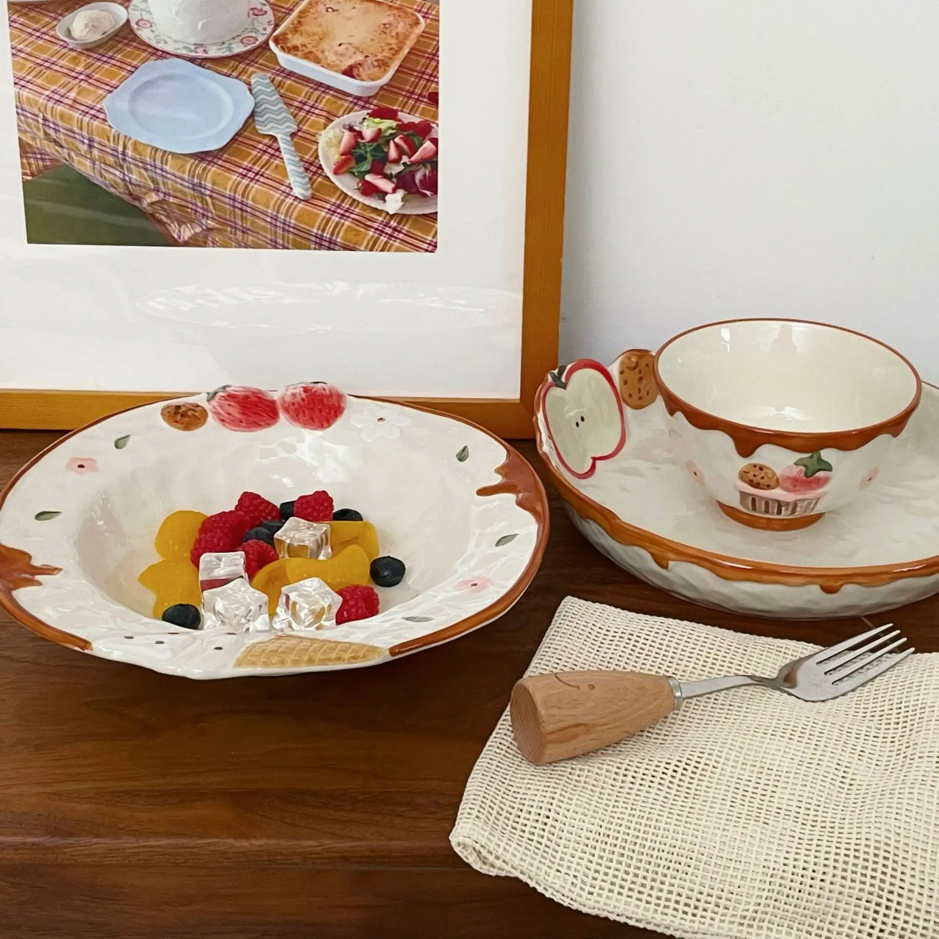 

Haipai Strawberry Ceramic High Value Salad Deep Soup Premium Breakfast Dessert Plate Tableware
