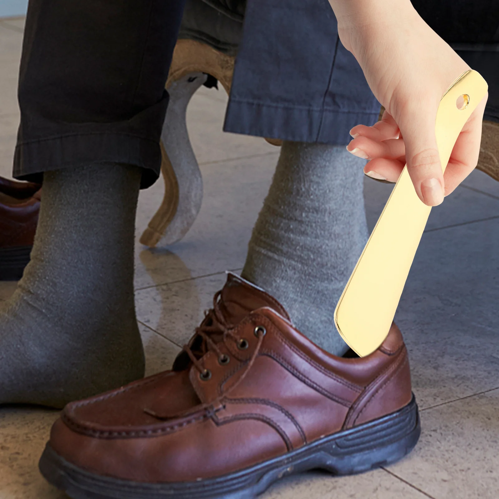 

Stainless Steel Shoe Lifter Shoehorn Practical Durable Easy Wear Tool for Seniors Pregnant Women Compact Portable Smooth Surface