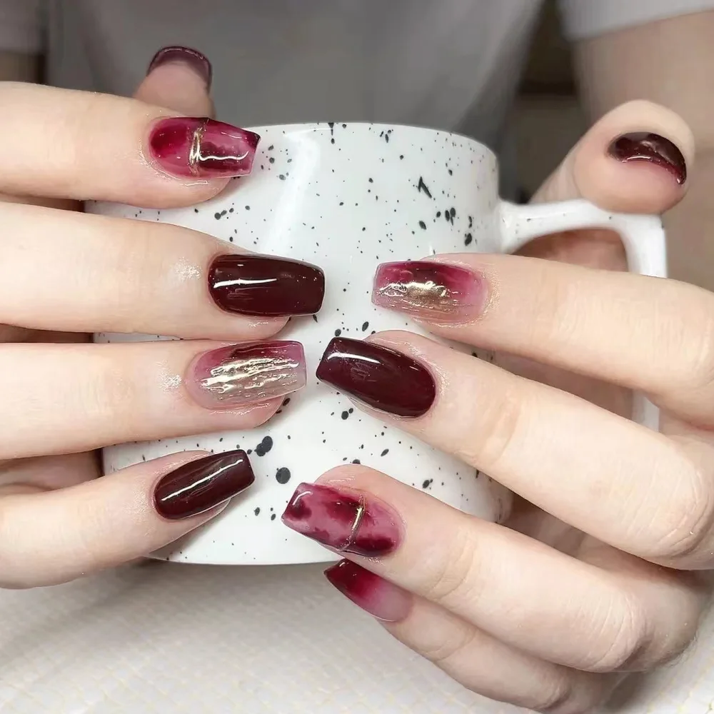 

Новый минималистичный дизайн ногтей с эффектом омбре в цвете кроваво-красный - 24 штуки