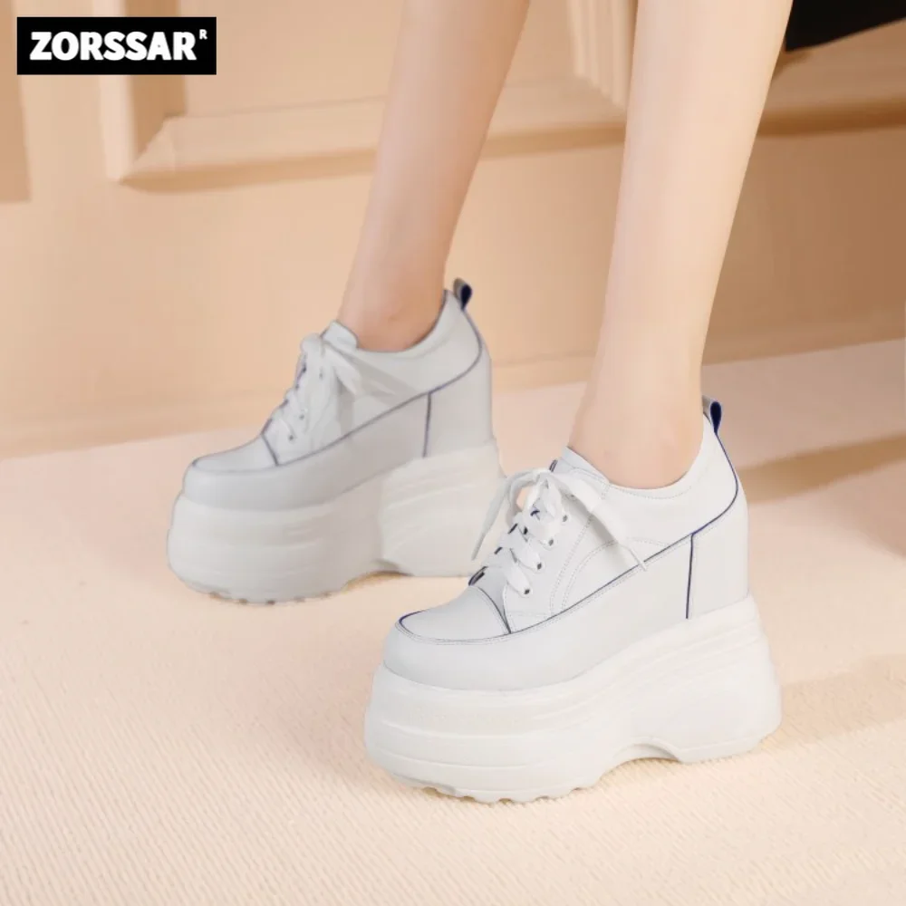 Skórzane trampki na koturnie dla kobiet Luxury 2024 Brand Design Woman Chunky Vulcanized Shoes High Heel Women\'s Little White Shoes