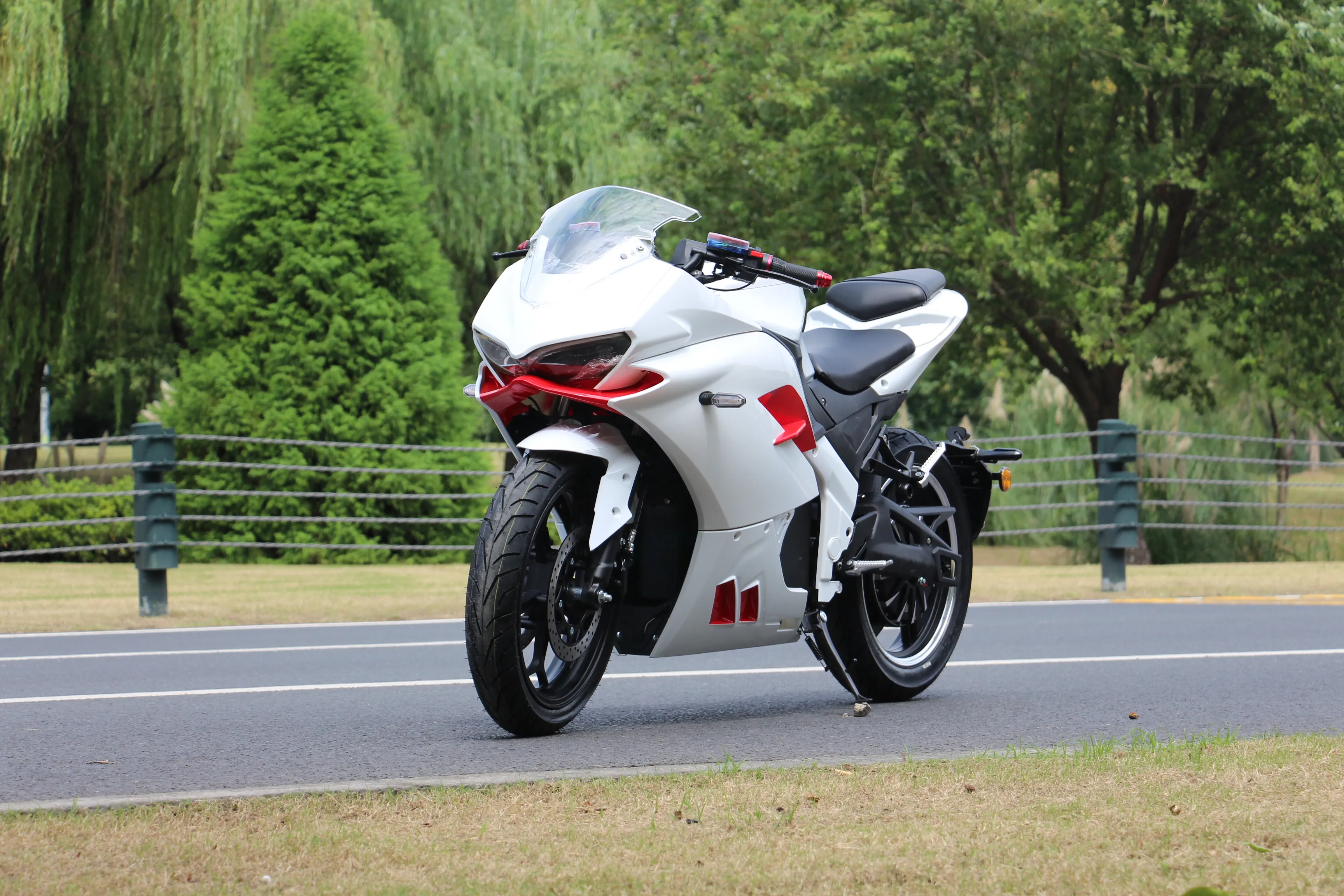 Calico Brand New 5000W 72V Electric Racing Motorcycle 60A Lithium Battery 120km Maximum Range 80km/h Speed