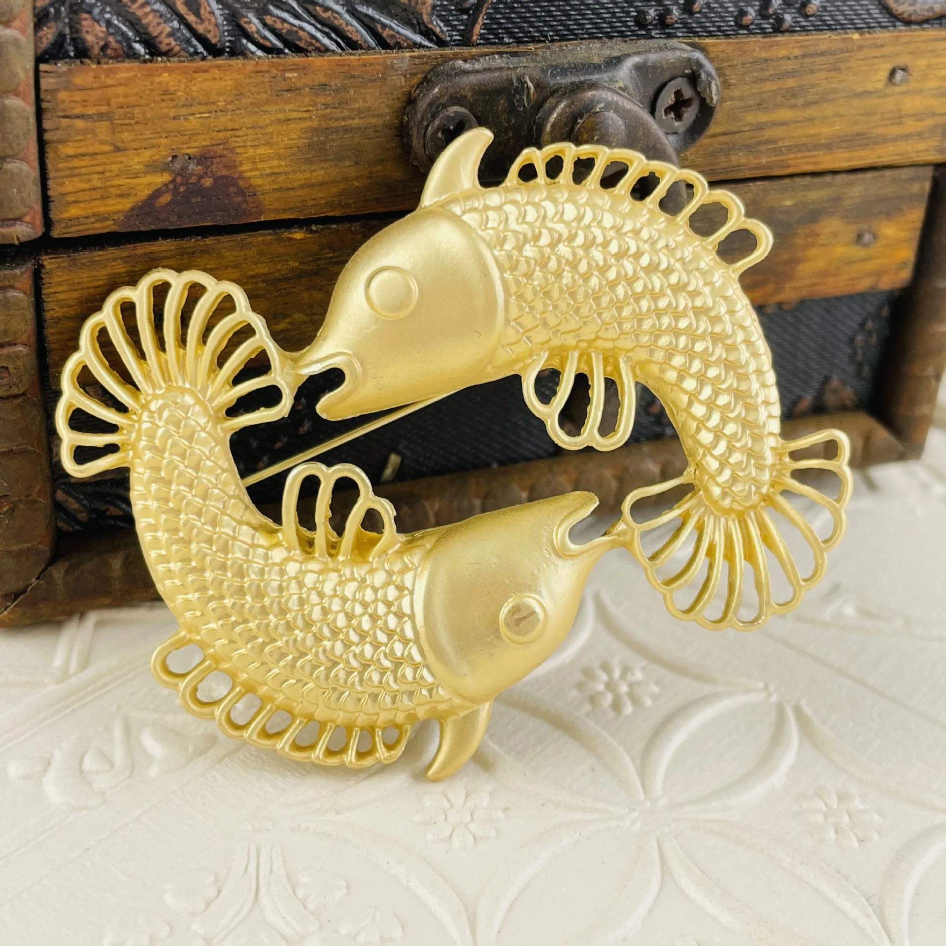 Chinese style retro alloy hollow double fish and carp brooch