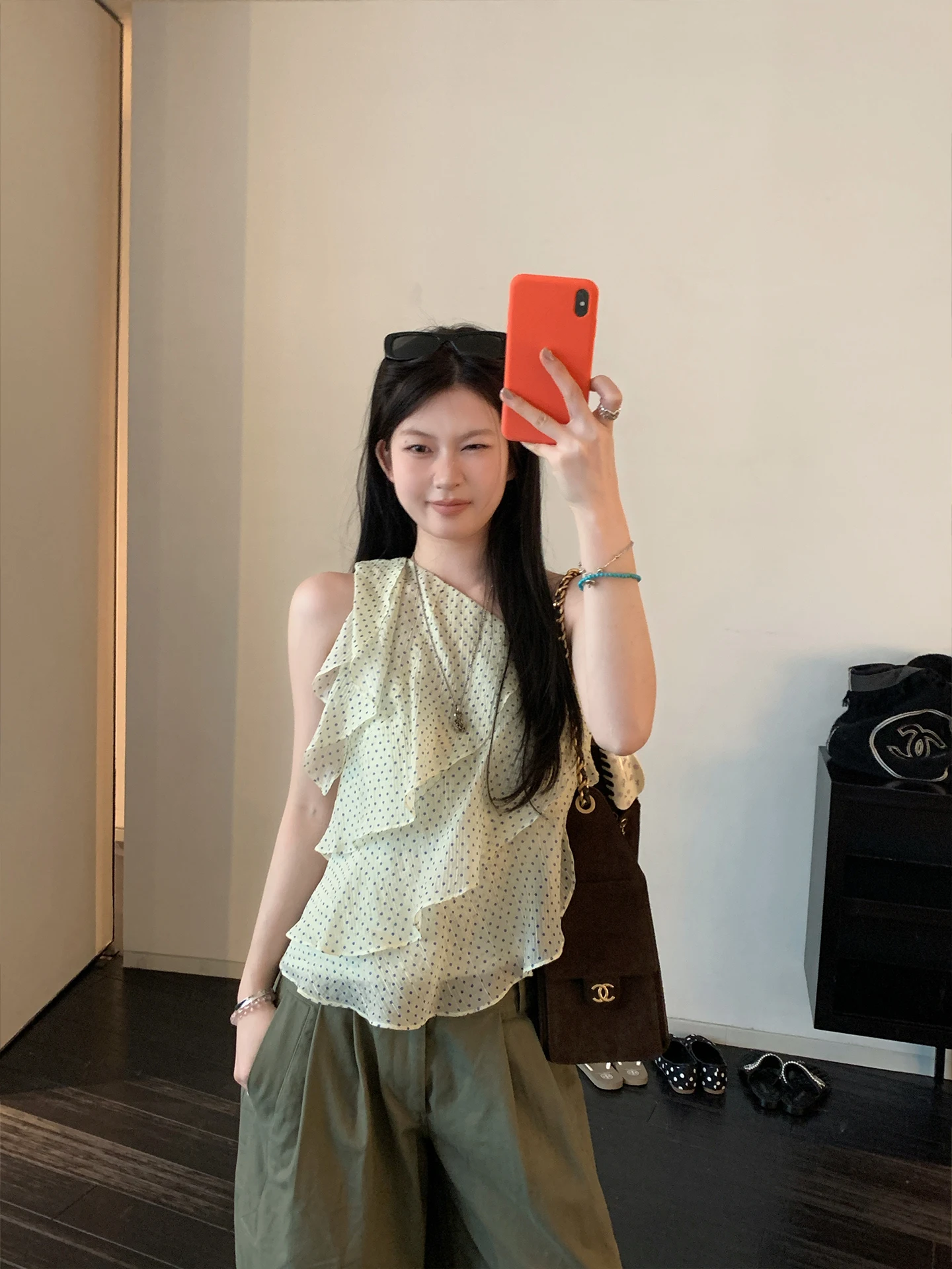 

Женский укороченный жилет с асимметричным вырезом на плече в горошек, с цветочным кружевом, тренд Весна 2026