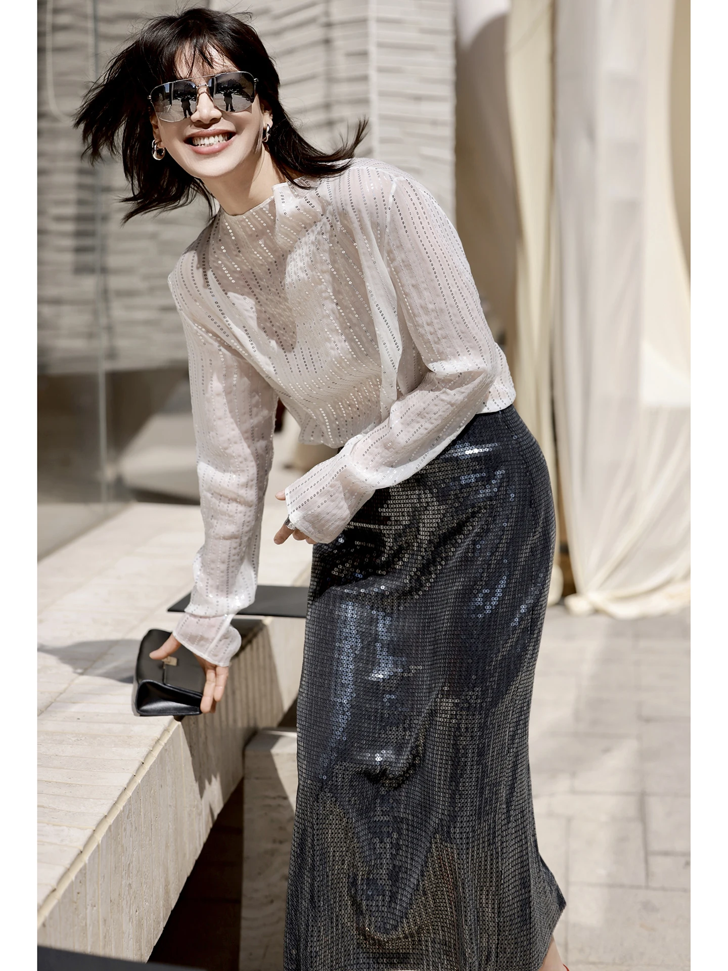 

FANNIU Оригинальный дизайн. Коллекция весенне-летних легких платьев. Шелковый топ с длинными рукавами, пайетками и прозрачным белым воротником. Изысканная отделка.