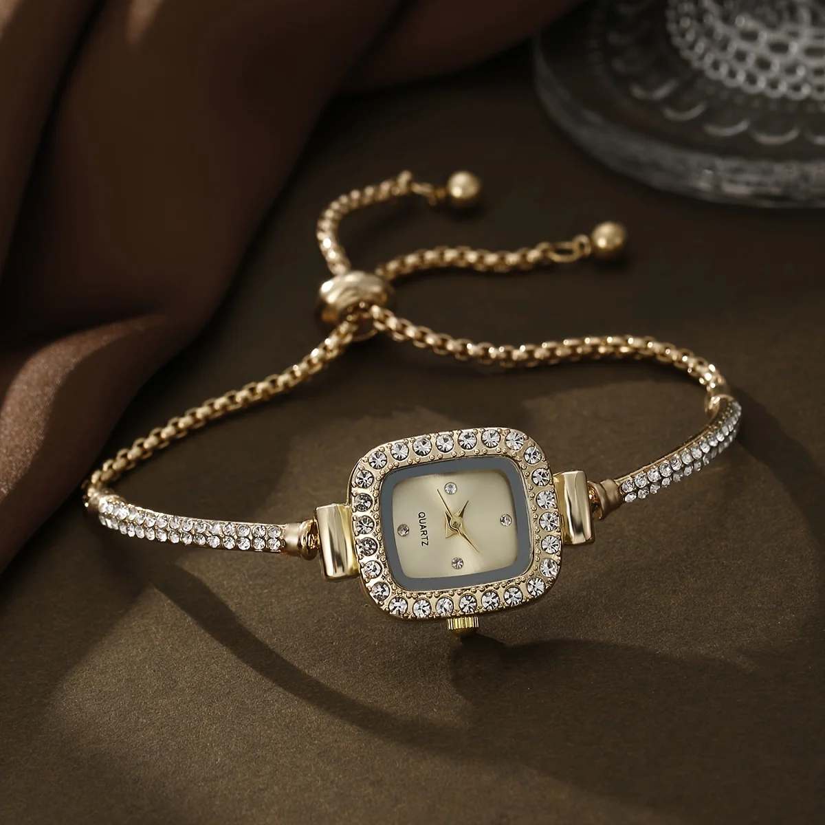 New Fashion, Light Luxury Small And Popular Sparkling Women's Decorative Time Bracelet Watch