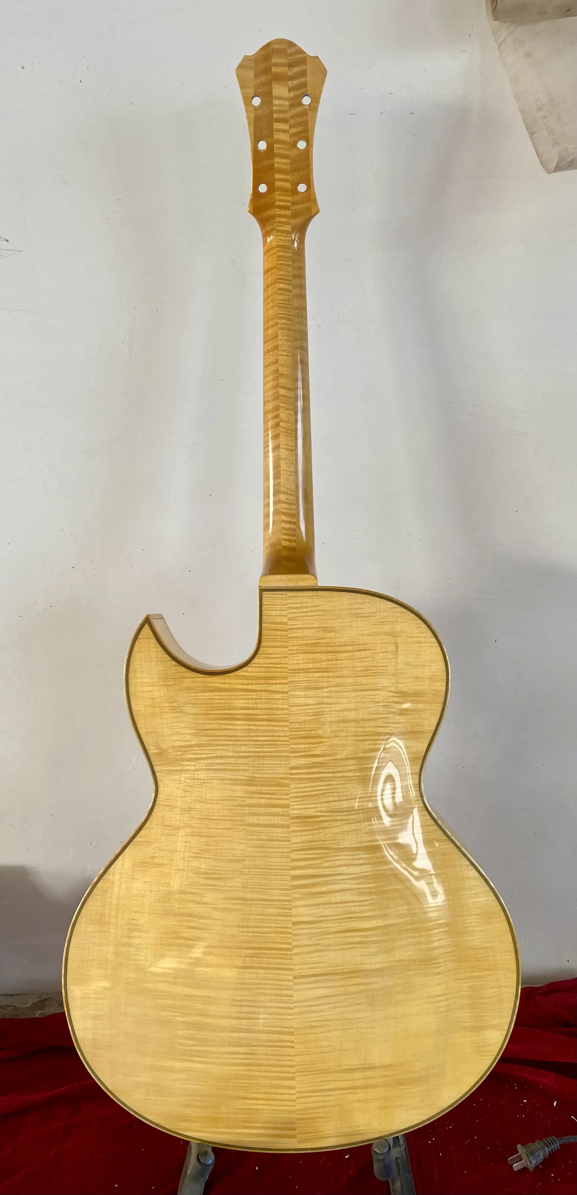 Luthier Handcrafted 16'' Electric Archtop Jazz Guitar Flamed Maple Cutaway Hollow Body Golden Spruce Top/Ebony Professional