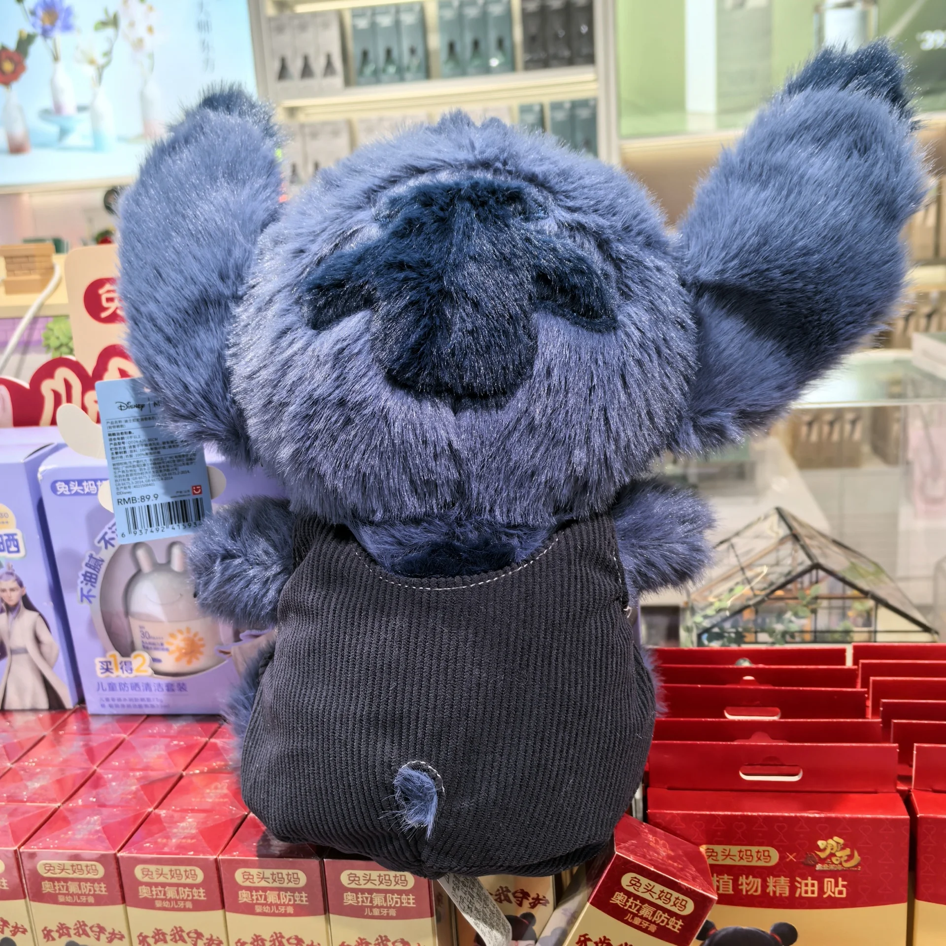 Brinquedo de pelúcia MINISO Disney Stitch (vestindo um moletom preto) - Boneca de pelúcia Lilo & Stitch, um presente de aniversário infantil perfeito